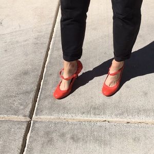 BCBG MaxAzria orange 8 1/2 pumps